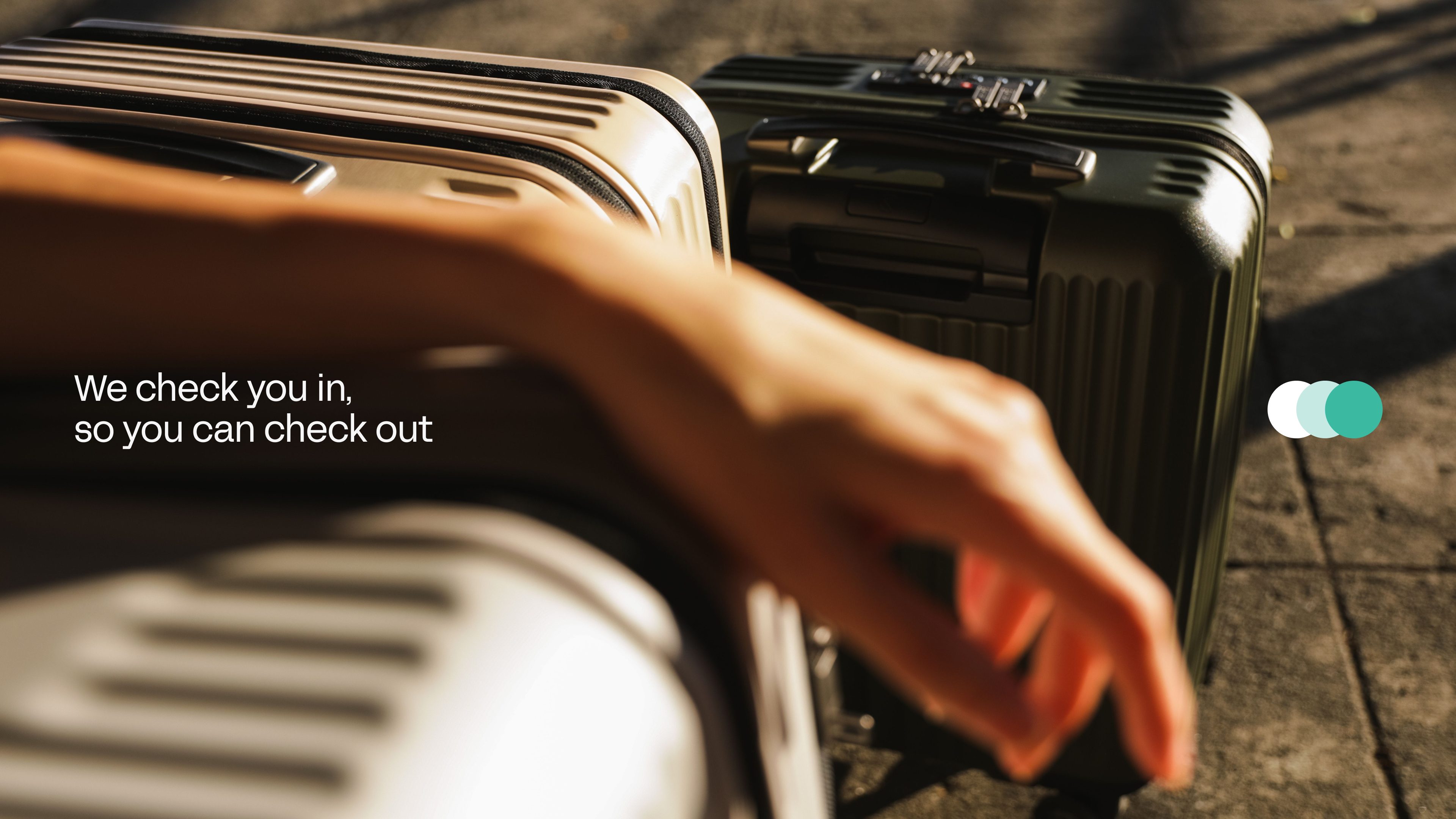 17_Suitcase-OOH